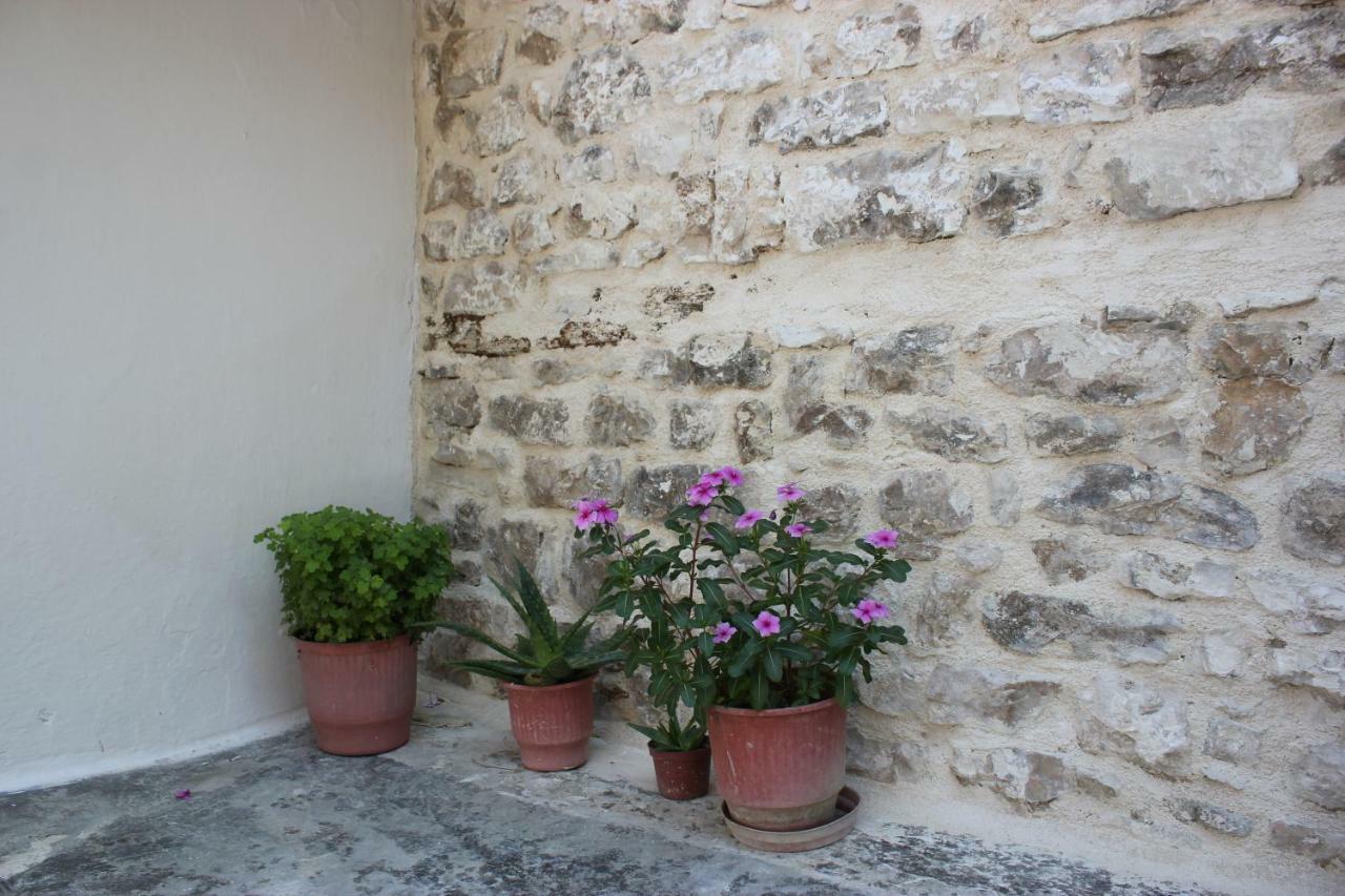 Guest House Toli Inside Berat Castle Exterior photo